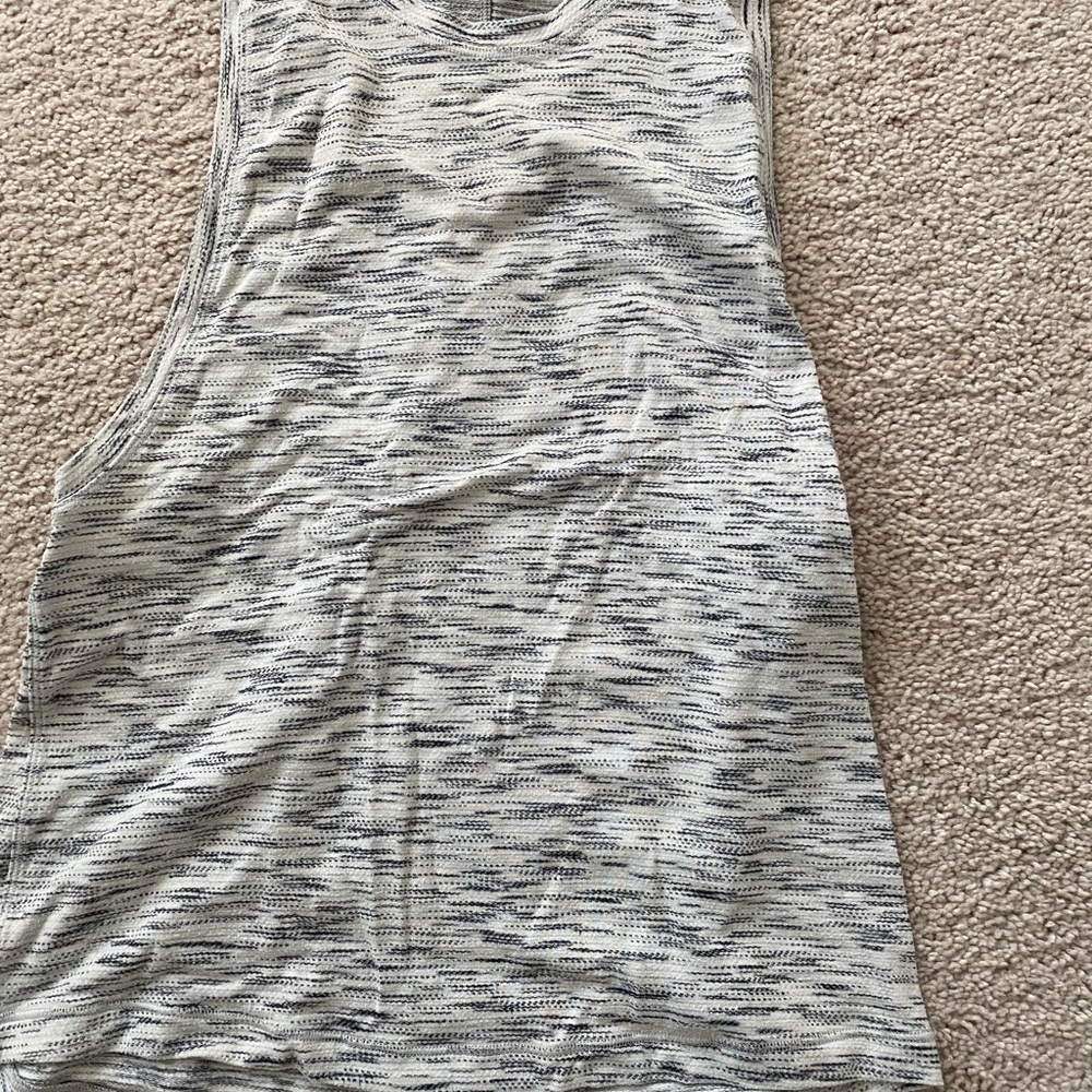 Lululemon black and white muscle crop tank